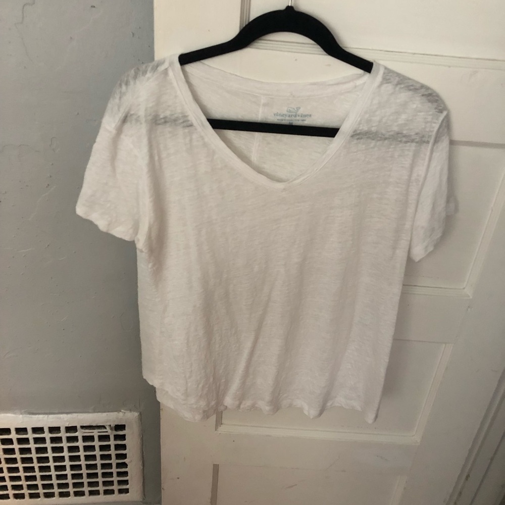 White cotton v neck tee